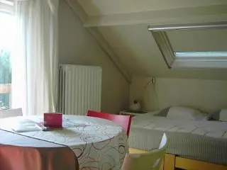 Roseland Nocleg ze śniadaniem 3*